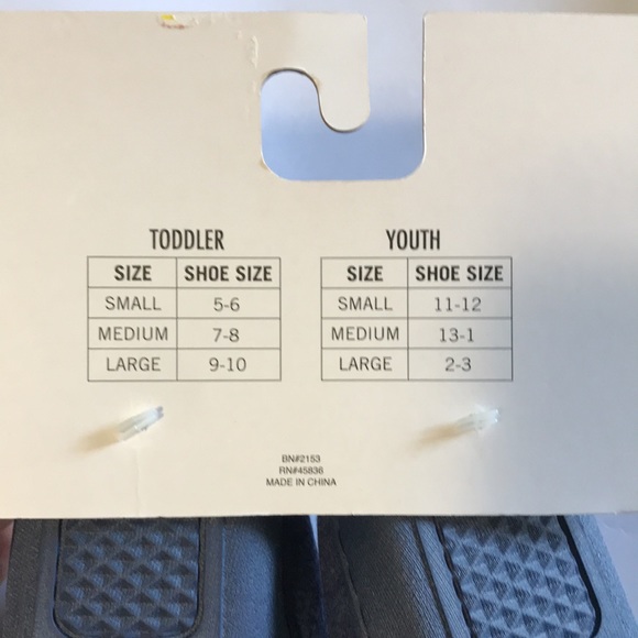 🔺Youth Slippers size S - Picture 2 of 3